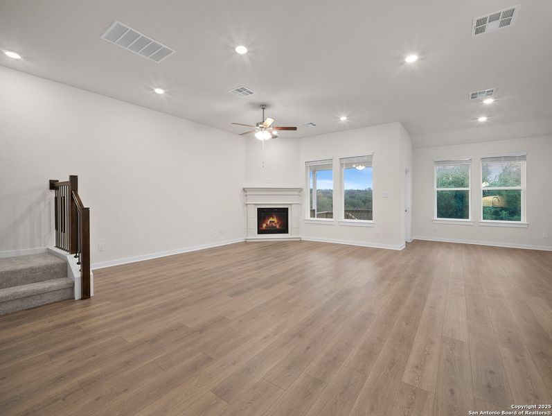 Spacious, unfurnished interior of a new home in Comanche Ridge, San Antonio (Image 12). Spacious, unfurnished interior of a new home in Comanche Ridge, San Antonio (Image 12).
