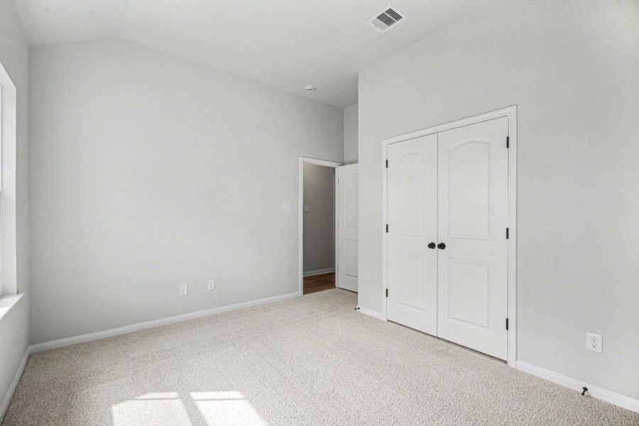 Spacious, unfurnished interior of a new home in Encino Estates, Dayton (Image 25).