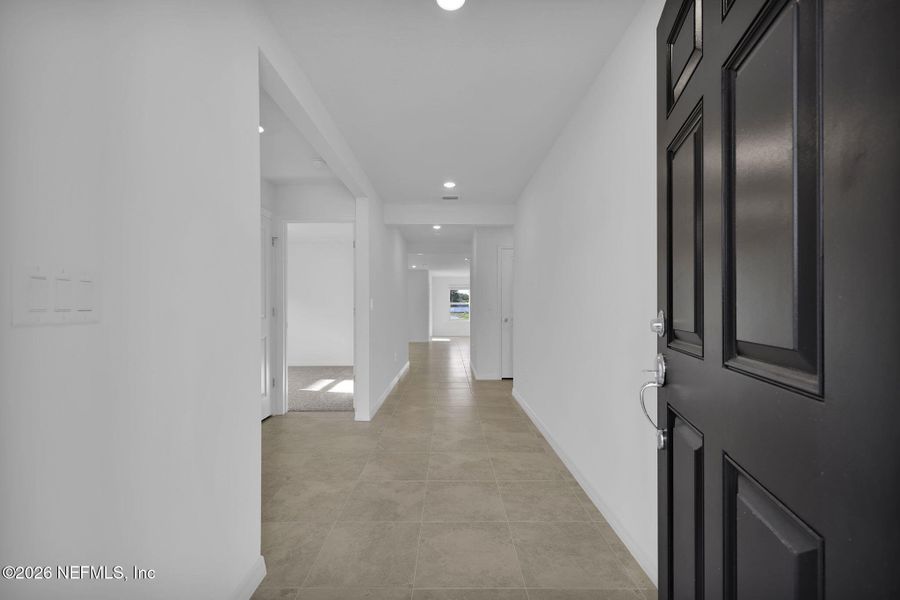 Spacious, unfurnished interior of a new home in Wells Landing, Jacksonville (Image 11).