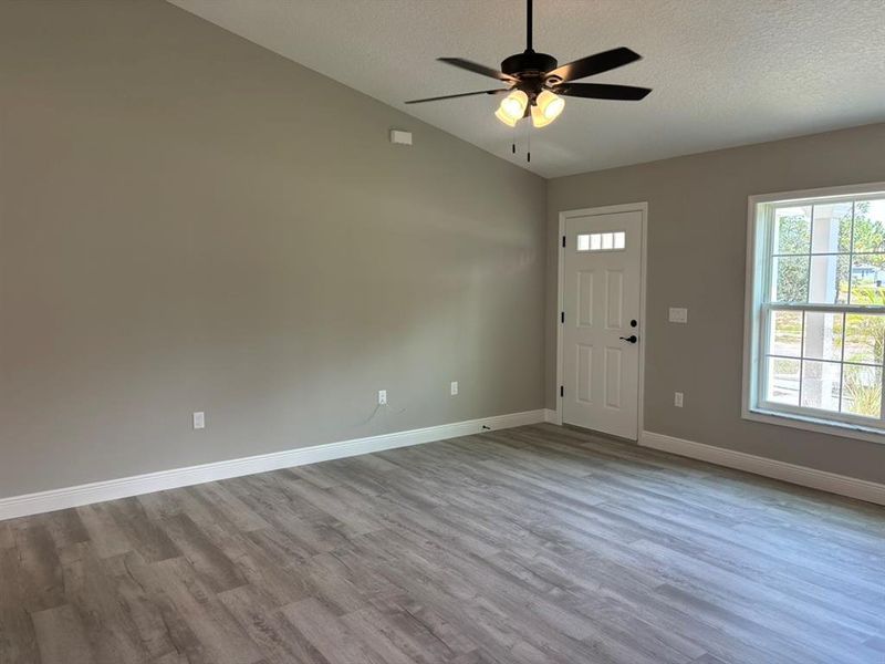 Spacious, unfurnished interior of a new home in , Dunnellon (Image 11).