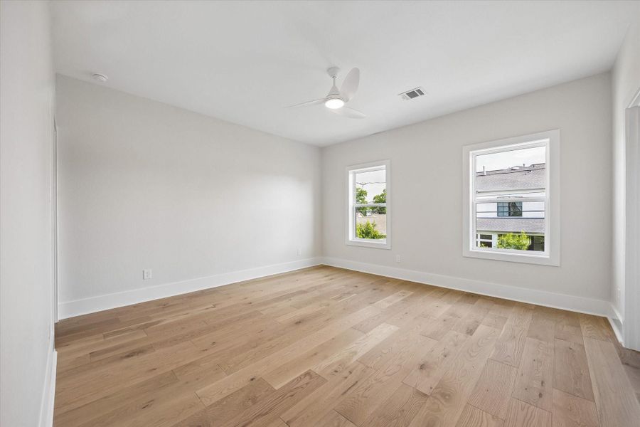 Spacious, unfurnished interior of a new home in , Houston (Image 23).