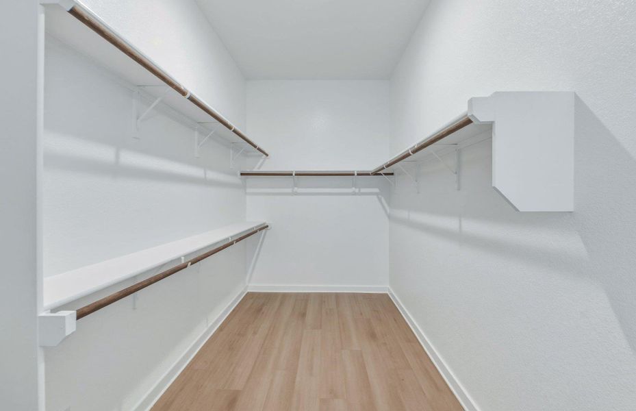 Spacious, unfurnished interior of a new home in 6 Creeks, Kyle (Image 21).