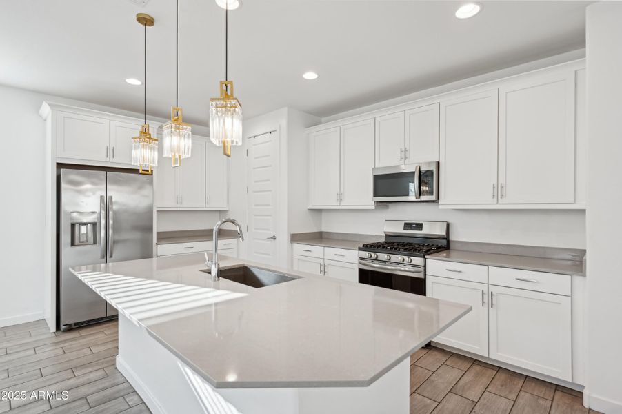 Quartz Top Island & Shaker Cabinets