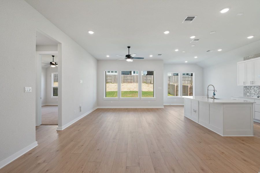 Spacious, unfurnished interior of a new home in Lariat, Liberty Hill (Image 20).