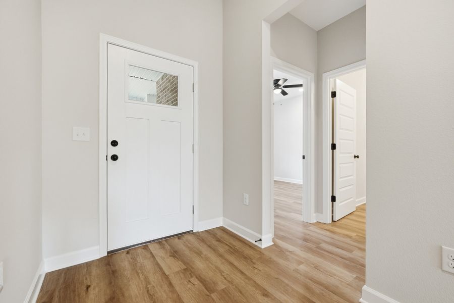 Spacious, unfurnished interior of a new home in Barton's Bend, Crestview (Image 24).