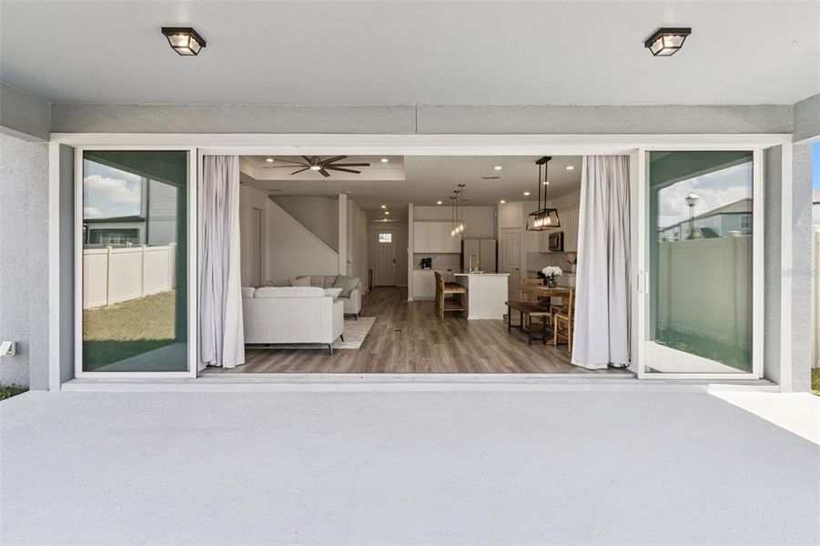 Exterior details and patio area of a home in , Lake Alfred (Image 23).