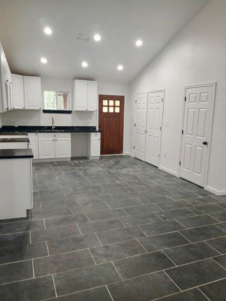 Spacious, unfurnished interior of a new home in , Liberty (Image 9).