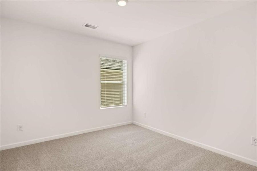 Spacious, unfurnished interior of a new home in Shoal Creek, Hampton (Image 6).