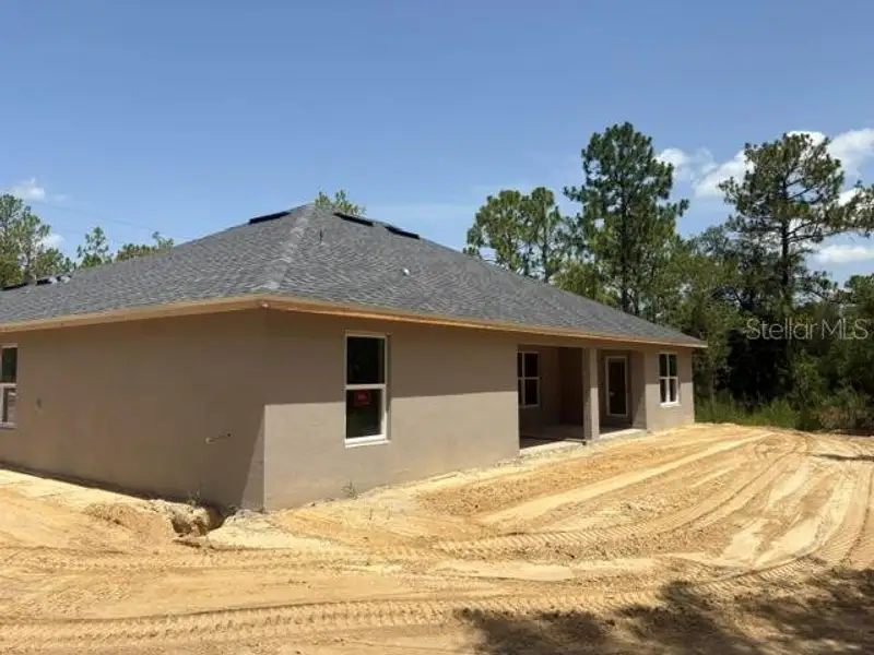 Exterior details and patio area of a home in , Ocala (Image 4).