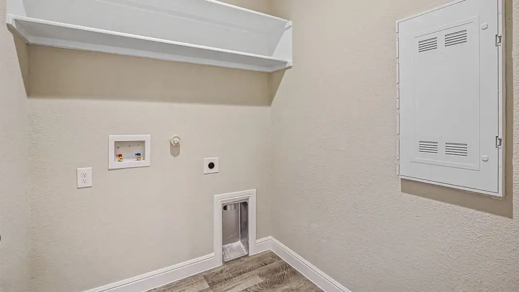 Spacious, unfurnished interior of a new home in Parkerville Meadows, DeSoto (Image 37).