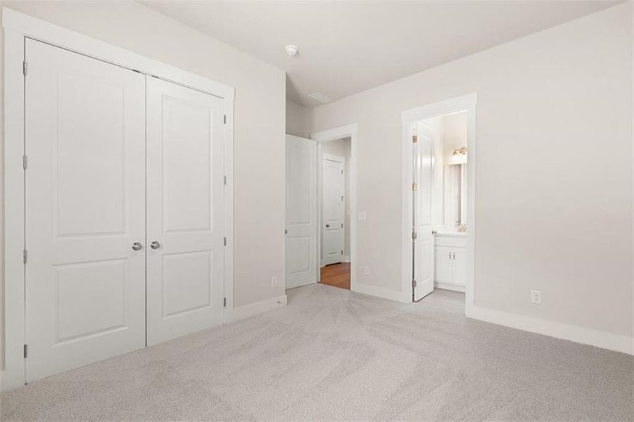 Spacious, unfurnished interior of a new home in Traditions of Braselton, Jefferson (Image 27).