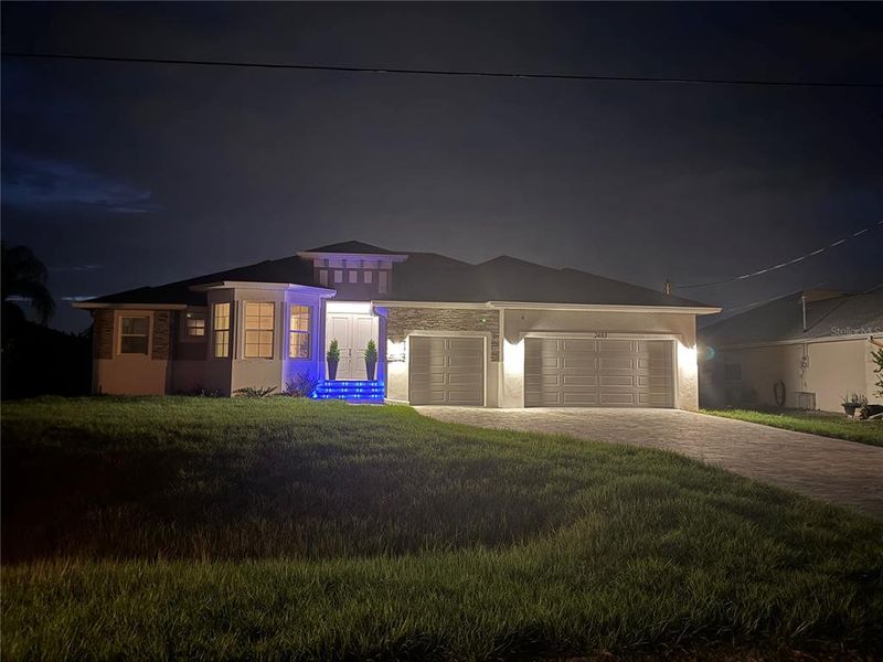 Exterior details and patio area of a home in , Port Charlotte (Image 42).