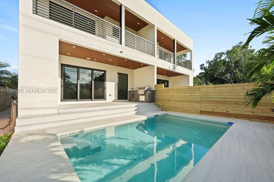 Exterior details and patio area of a home in , Fort Lauderdale (Image 24).