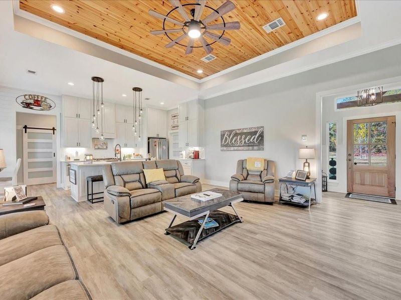 Furnished interior view inside a new home in , Diboll (Image 13).