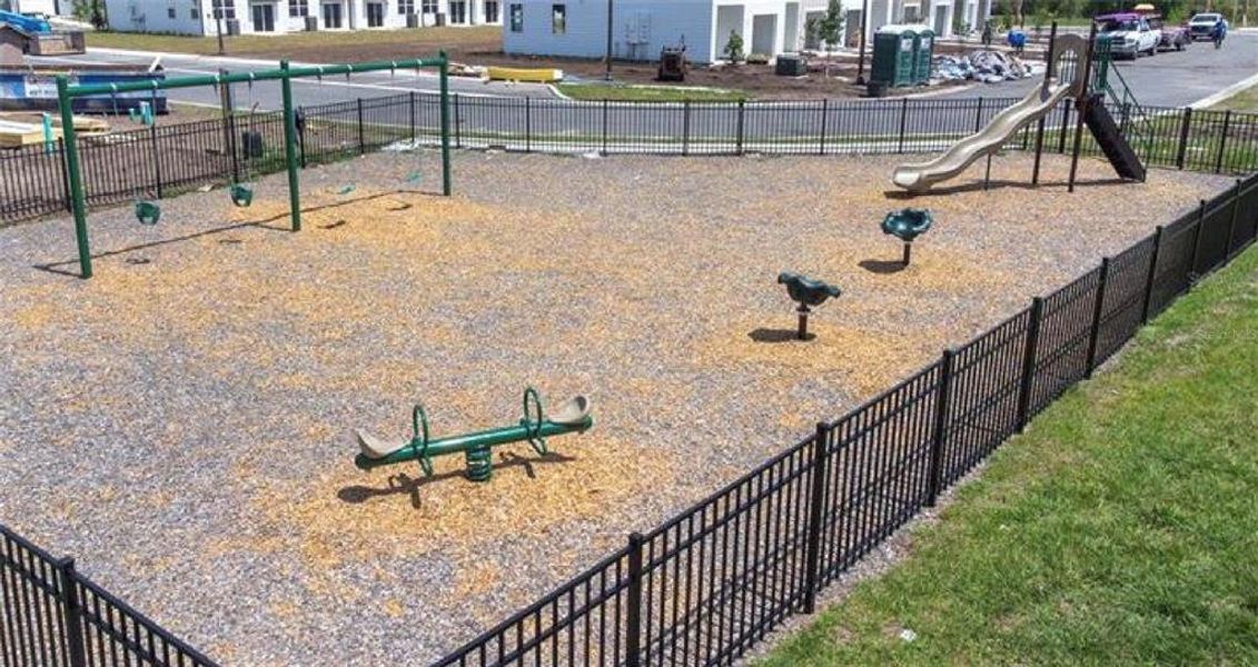 Community amenities in , Davenport (Image 16).