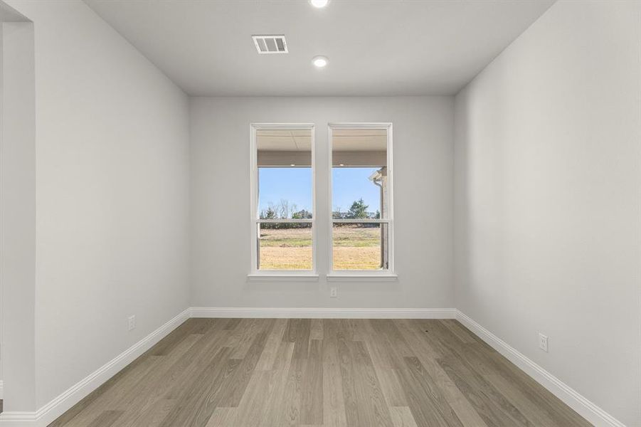 17. 524 Birthright - Dining