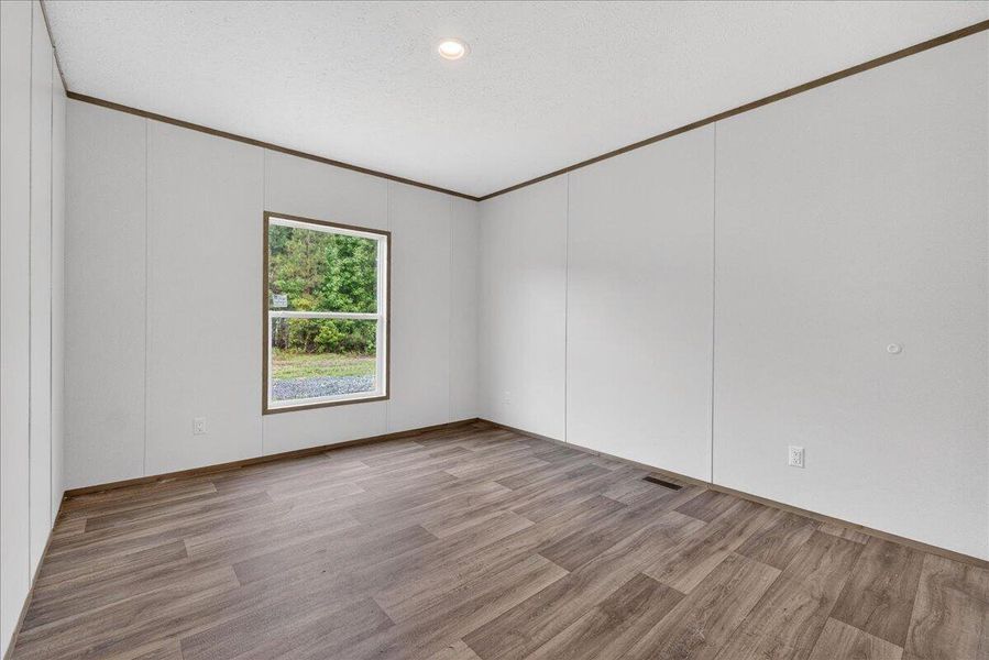 Spacious, unfurnished interior of a new home in , Walterboro (Image 25).