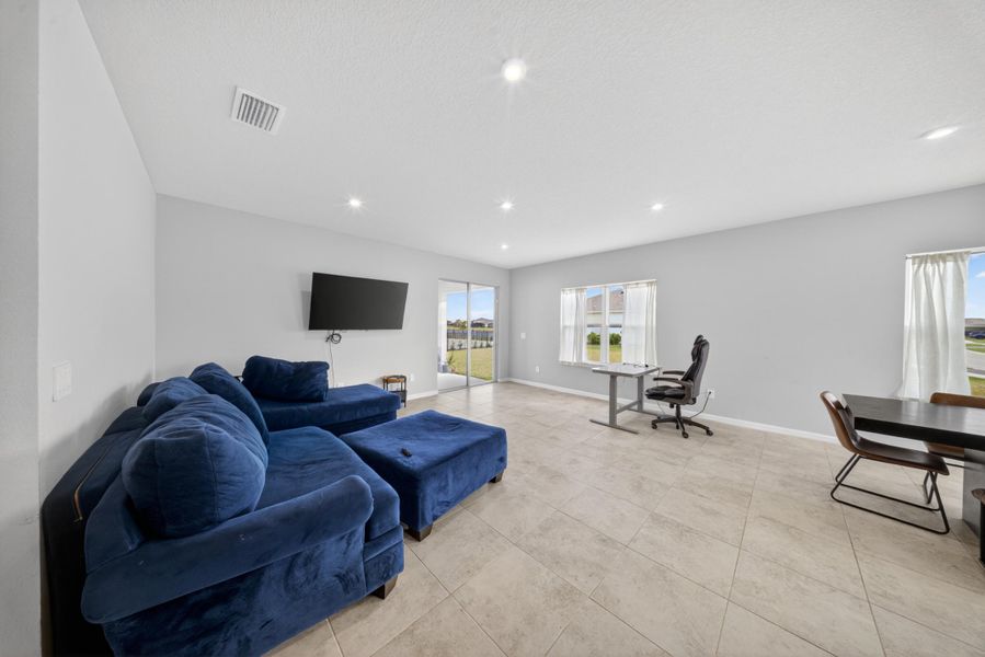 LIVING ROOM AREA