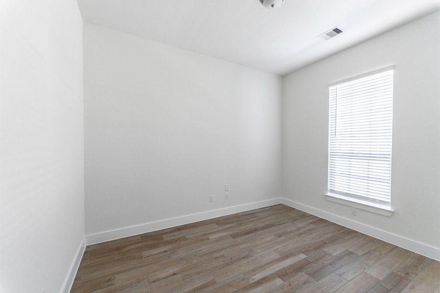 Spacious, unfurnished interior of a new home in Westwood, League City (Image 40).
