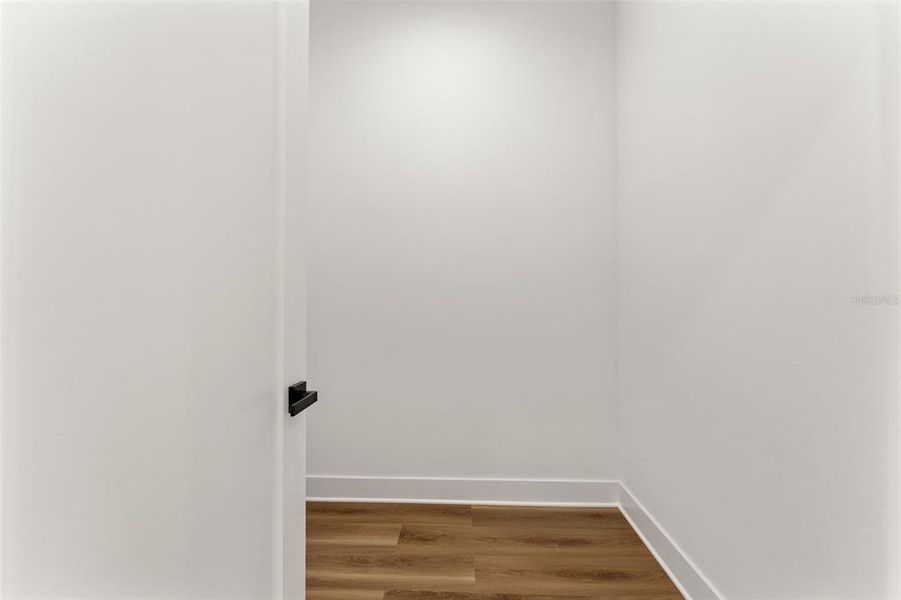 Spacious, unfurnished interior of a new home in , Seminole (Image 47).