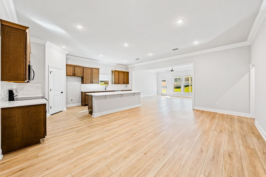 Spacious, unfurnished interior of a new home in Young Oaks, Crestview (Image 10).