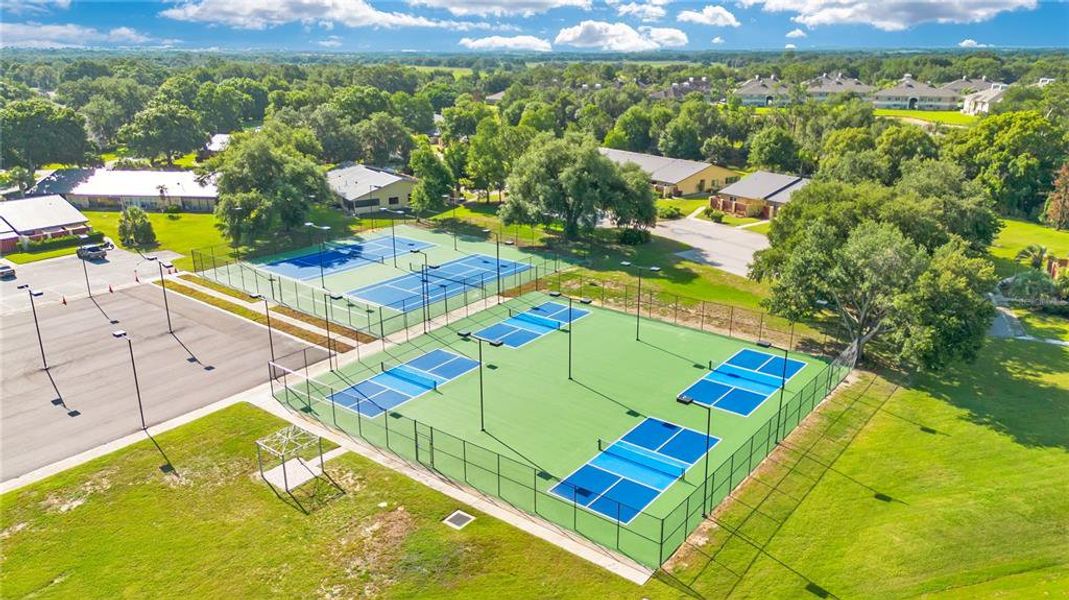 Community amenities in , Winter Haven (Image 56). Community amenities in , Winter Haven (Image 56).