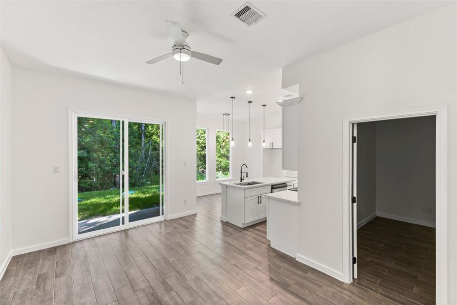 Spacious, unfurnished interior of a new home in , Conroe (Image 11).