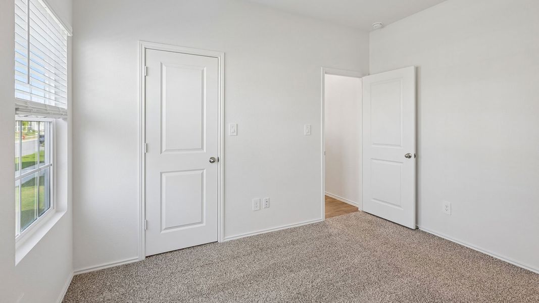 Spacious, unfurnished interior of a new home in Valverde, Bastrop (Image 27).