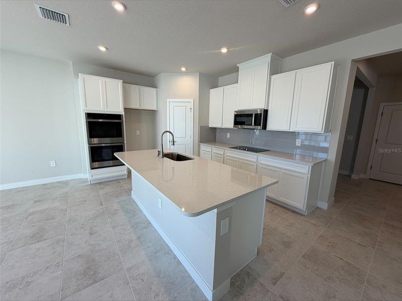 Furnished interior view inside a new home in Avalon Woods, Lakewood Ranch (Image 4). Furnished interior view inside a new home in Avalon Woods, Lakewood Ranch (Image 4).