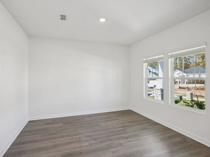 Spacious, unfurnished interior of a new home in Nelson's Creek, Mocksville (Image 11).