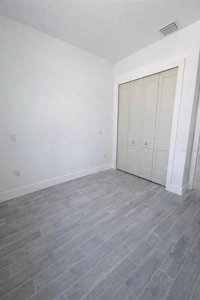 Spacious, unfurnished interior of a new home in , Port Charlotte (Image 15).