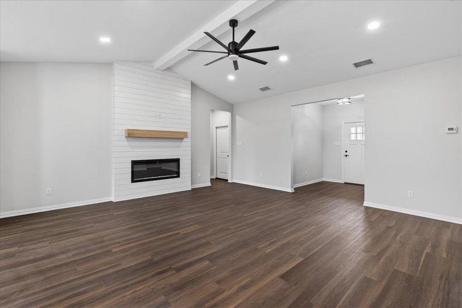 Spacious, unfurnished interior of a new home in , Mabank (Image 15).