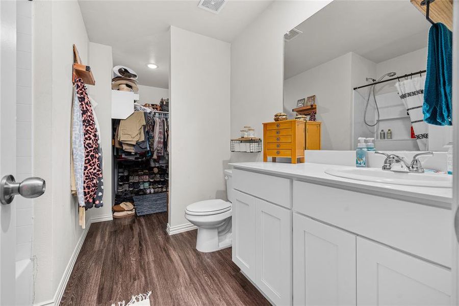 Furnished interior view inside a new home in , Mabank (Image 5).