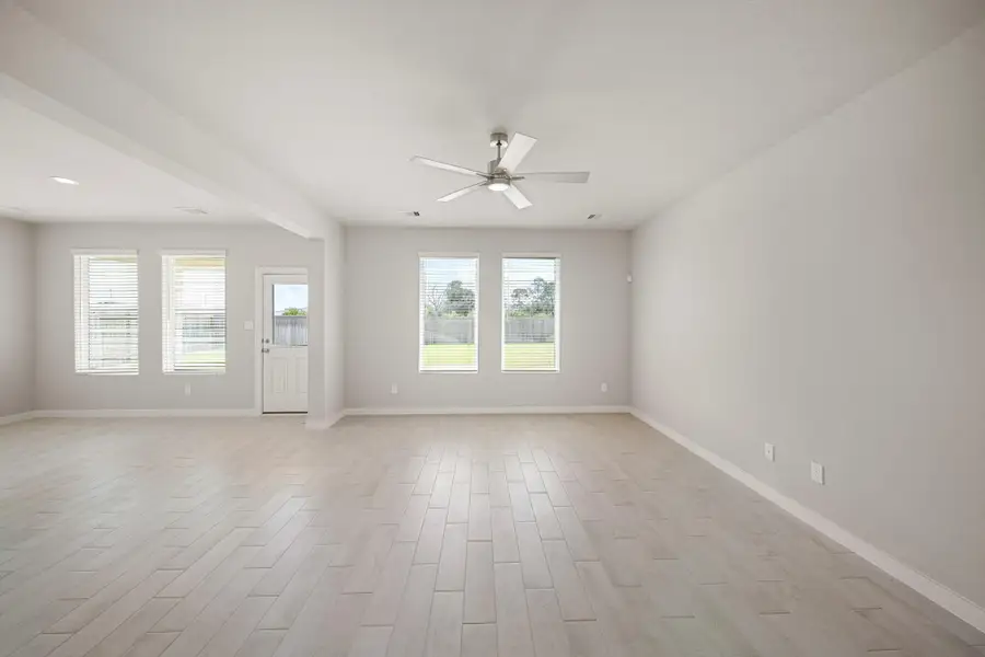 Spacious, unfurnished interior of a new home in Grand Oaks Village, Houston (Image 4). Spacious, unfurnished interior of a new home in Grand Oaks Village, Houston (Image 4).