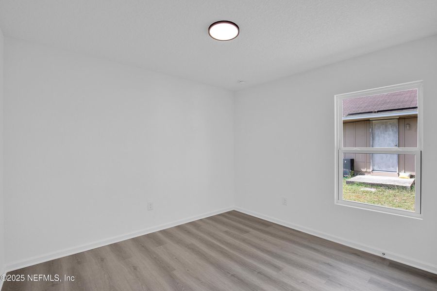 Spacious, unfurnished interior of a new home in , Green Cove Springs (Image 22).