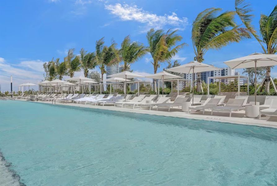 Community amenities in , North Miami Beach (Image 24).