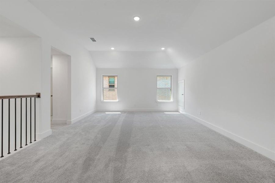Spacious, unfurnished interior of a new home in Vintage Village, Argyle (Image 30).