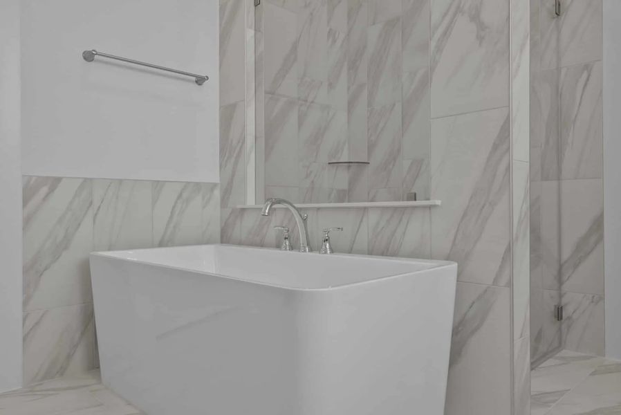 Representative interior finishes for a home built from the Nicklaus by Chesmar Homes in Riceland Alley Loads, Mont Belvieu (Image 24).