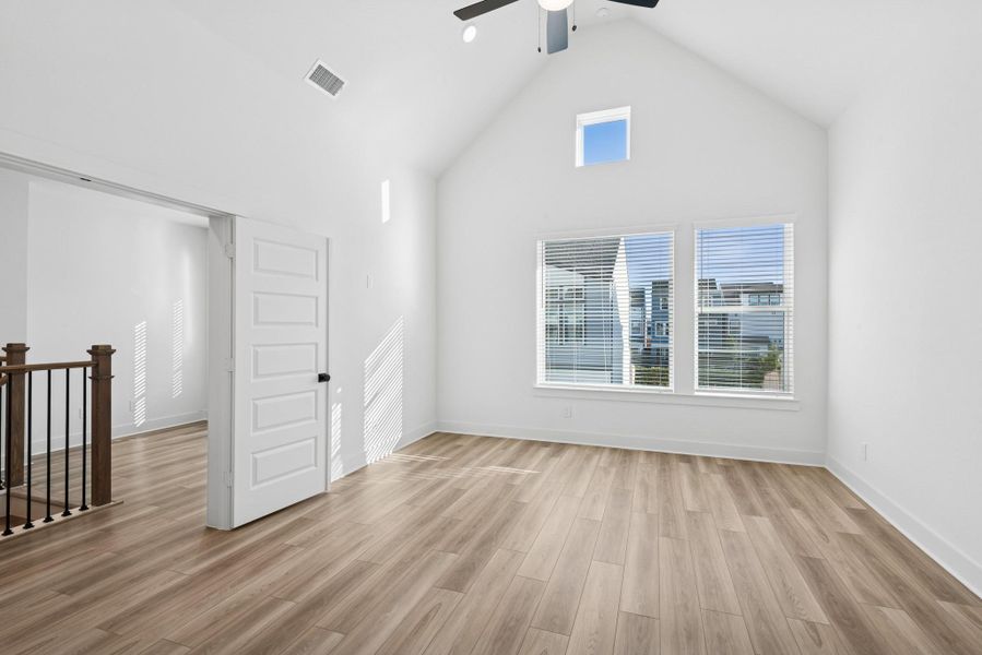 Spacious, unfurnished interior of a new home in Retreat at Oak Park, Houston (Image 13). Spacious, unfurnished interior of a new home in Retreat at Oak Park, Houston (Image 13).