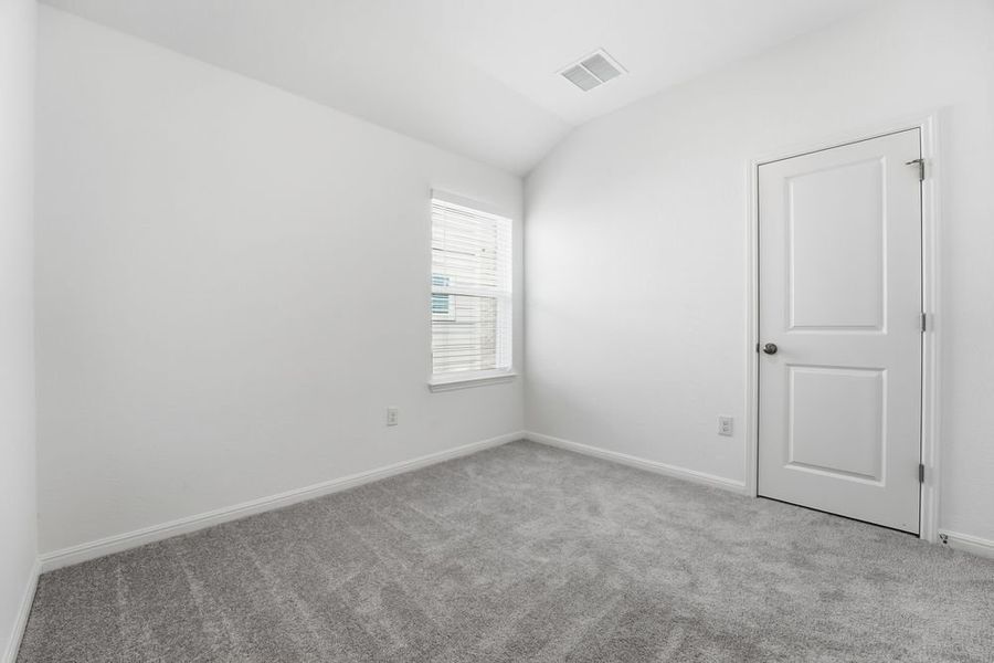 Spacious, unfurnished interior of a new home in Longview, Del Valle (Image 12).