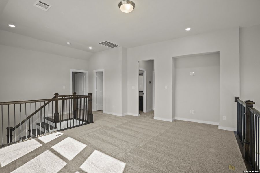 Spacious, unfurnished interior of a new home in Stillwater Ranch, San Antonio (Image 32).