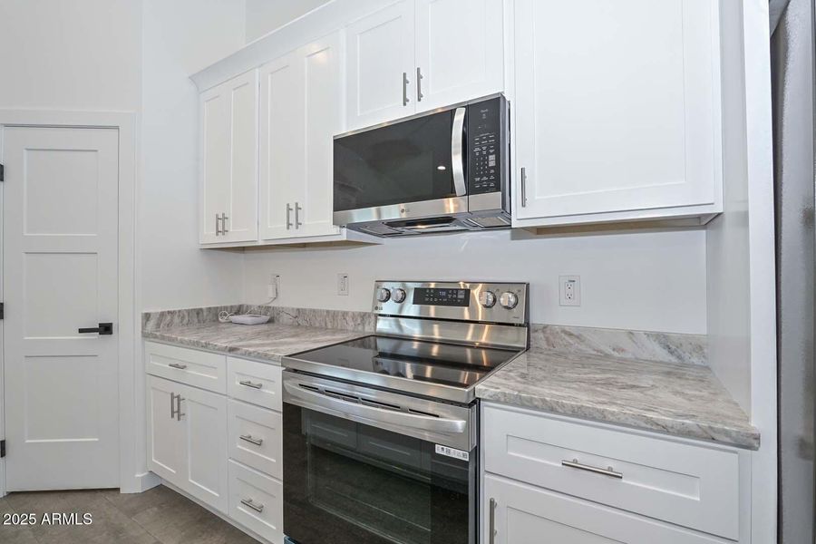 Kitchen-Range Kitchen-Range