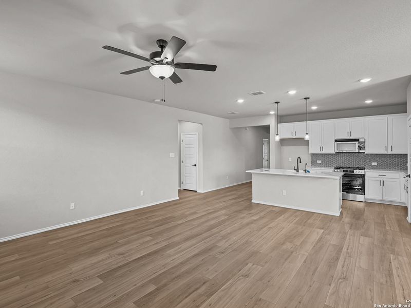 Spacious, unfurnished interior of a new home in Comanche Ridge, San Antonio (Image 13).