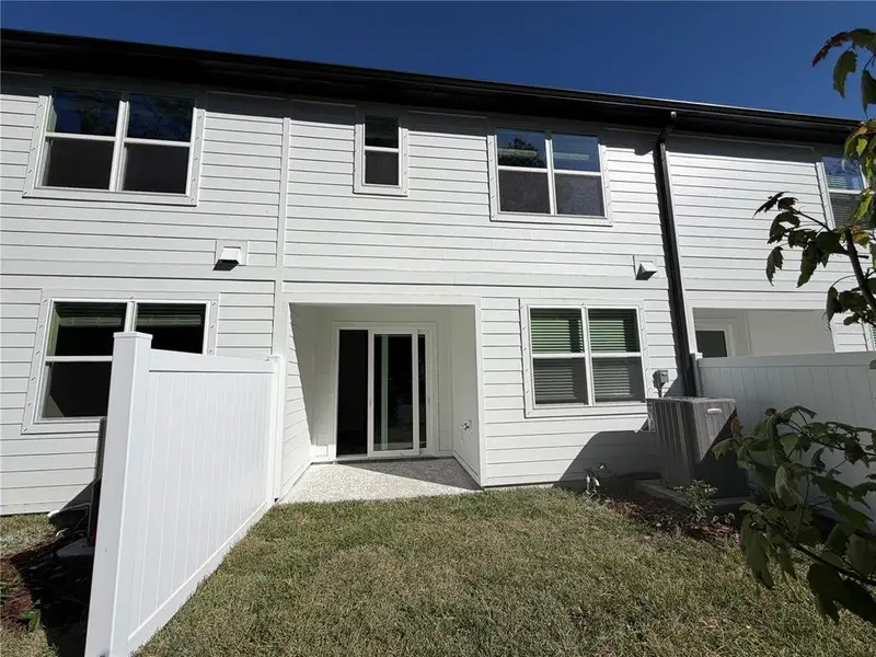 Exterior details and patio area of a home in , Tampa (Image 4).