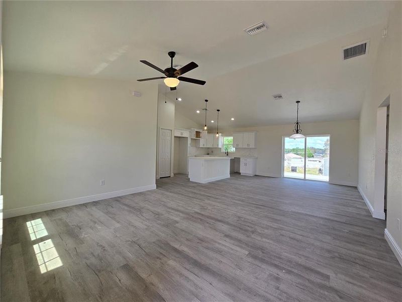 Spacious, unfurnished interior of a new home in , Ocala (Image 13).