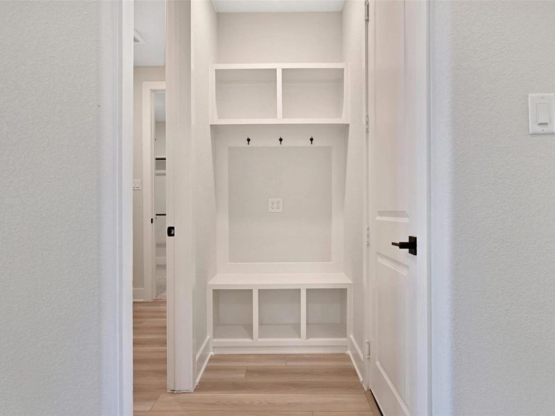 Spacious, unfurnished interior of a new home in Lago Mar, Texas City (Image 20).