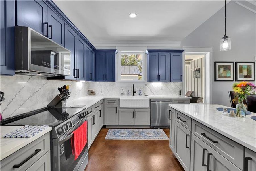 Furnished interior view inside a new home in , Gainesville (Image 9).