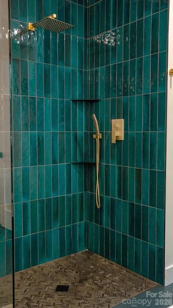 Luxurious tile shower