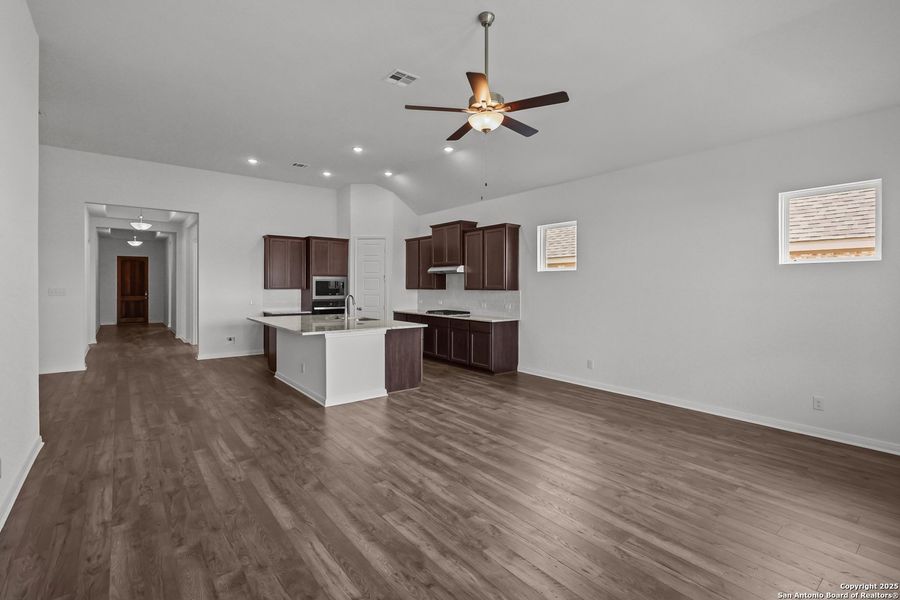 Image 32 of a home in Ladera 50'. Image 32 of a home in Ladera 50'.