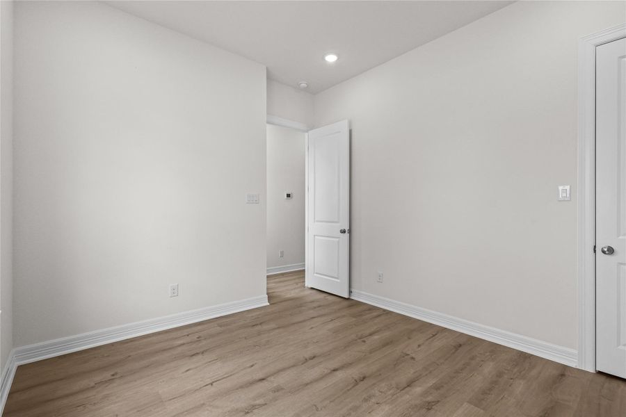 Spacious, unfurnished interior of a new home in , Angleton (Image 13).